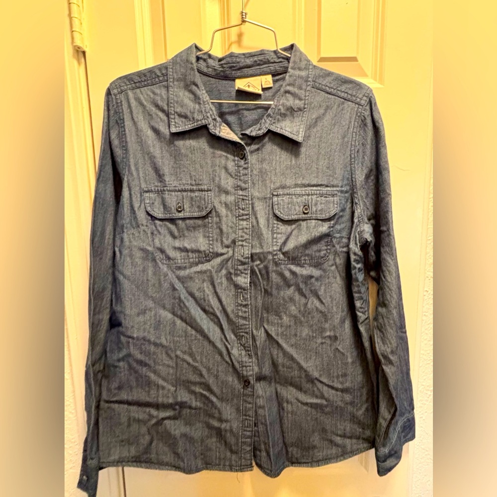 St Johns Bay Blue Denim Shirt Women
Size Large 
Color denim